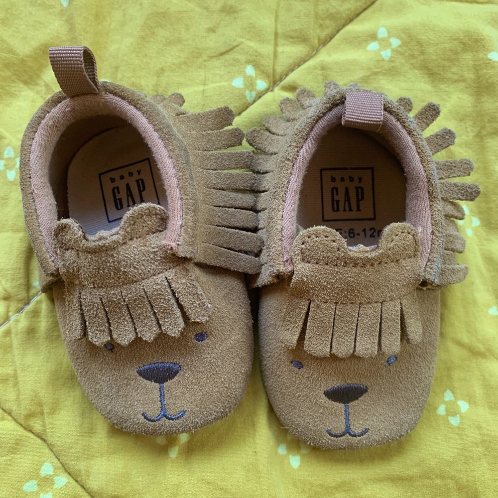 Baby Gap bear moccasins 6-12 months